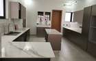 5 Bed Townhouse with En Suite in Lavington - 3