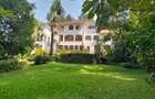 5 Bed Townhouse with En Suite in Nyari - 1