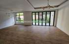 4 Bed Apartment with En Suite in Rosslyn - 1