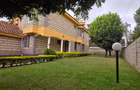 4 Bed Townhouse with En Suite in Lavington - 2