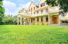 6 Bed House with En Suite in Ridgeways - 2