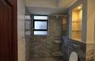 4 Bed Apartment with En Suite at Riverside Drive - 11