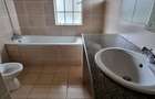5 Bed Townhouse with En Suite at Lone Tree - 10