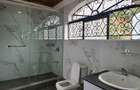 5 Bed Townhouse with En Suite in Nyari - 17