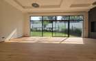 5 Bed House with En Suite in Lavington - 2