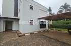 5 Bed Townhouse with En Suite in Lavington - 16