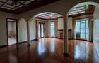 5 Bed House with En Suite in Runda - 14