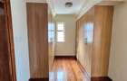 5 Bed Townhouse with En Suite in Lavington - 2