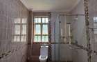6 Bed House with En Suite in Nyari - 11