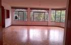 6 Bed Villa with En Suite in Nyari - 5