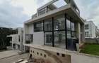 6 Bed Townhouse with En Suite in Lavington - 1