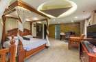5 Bed House with En Suite in Ridgeways - 9