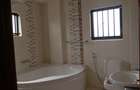 3 Bed Apartment with En Suite at Hatheru Road - 16