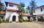 4 Bed Villa with En Suite at Links Road - 13