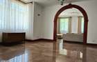 5 Bed House with En Suite in Rosslyn - 7