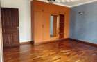 5 Bed House with En Suite in Runda - 10