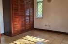 5 Bed Townhouse with En Suite at Rosslyn Lone Tree - 13