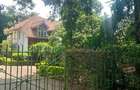 6 Bed House at Rosslyn Lone Tree - 1