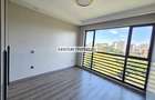 3 Bed Apartment with En Suite in Riverside - 5
