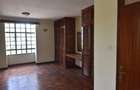 4 Bed House with En Suite in Lavington - 2
