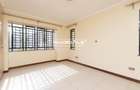 4 Bed Apartment with En Suite in Parklands - 10