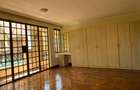 5 Bed Townhouse with En Suite at Lavington - 7