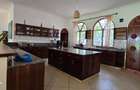 Serviced 3 Bed Apartment with En Suite at La-Marina - 10
