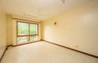 3 Bed Apartment with En Suite at Links Road - 12