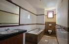 3 Bed Apartment with En Suite in Riverside - 11