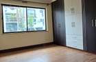 5 Bed Townhouse with En Suite at Grovelia Grove - 7