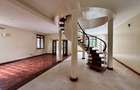 4 Bed House with En Suite in Lavington - 12