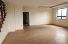 5 Bed Apartment with En Suite at Parklands - 2