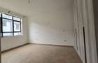 4 Bed House with En Suite in Ridgeways - 7