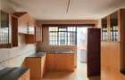 5 Bed Townhouse with En Suite at Hatheru Road - 8