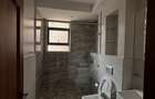 4 Bed Apartment with En Suite at Riverside Drive - 8