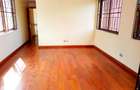 5 Bed Townhouse with En Suite at Off Convent Drive - 7