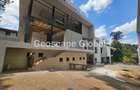 5 Bed Townhouse with En Suite in Lavington - 3