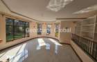 5 Bed House with En Suite in Nyari - 8