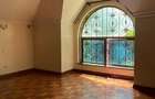 6 Bed Townhouse with En Suite at Near State House Road - 4