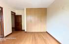 4 Bed Apartment with En Suite in Brookside - 6