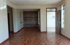 4 Bed Townhouse with En Suite at Near Isk - 14