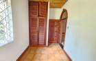 5 Bed House with En Suite in Rosslyn - 10
