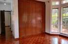 5 Bed House with En Suite in Rosslyn - 12