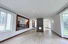 5 Bed House with En Suite at Rosslyn - 12