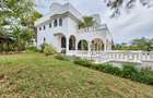 4 Bed House with En Suite in Nyari - 1