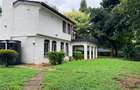 4 Bed Villa with En Suite in Hill View - 17