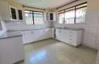 5 Bed House with En Suite at Mountain View Estate - 5