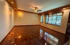 5 Bed Villa with En Suite in Nyari - 6