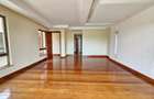 5 Bed Townhouse with En Suite in Lavington - 3