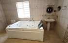 4 Bed House with En Suite in Runda - 11